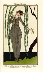Femme en robe de taffetas gris avec col et manchettes de linon, gilet de satin avec boutons d