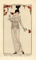 Femme en tailleur gris perle et chapeau de paille noir