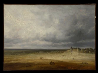 Paysage avec un champ labouré et un village