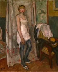 Jeune femme se déshabillant