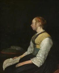 Jeune fille assise en costume paysan