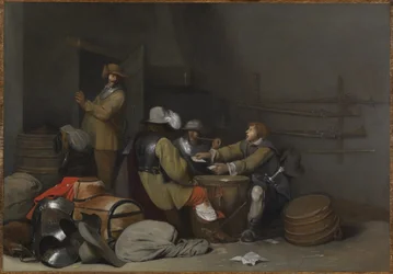 Intérieur de la salle des gardes avec des soldats fumant et jouant aux cartes