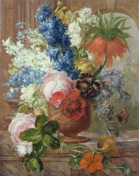 Roses, Delphiniums, Anémone, Capucine et un Lys Impérial dans une urne sculptée sur un rebord de marbre