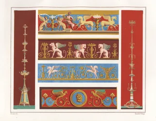 Candélabre (gauche) de la Casa del Panettiere ou Maison du Boulanger, VII.III.30, candélabre (droite) et frise (haut) de la Maison de Caecilius Iucundus, V.I.26, arabesques avec griffons de la Casa dei Dioscuri ou Maison de Castor et Pollux, VI.IX.6