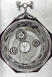 Un Volvelle, montrant possiblement les cycles de la Lune, d