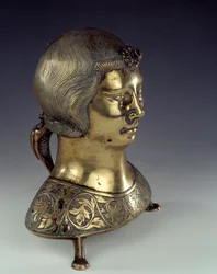 Aquamanile en bronze doré en forme de buste de jeune homme
