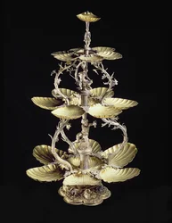 Centre de table embossé avec plats en forme de coquille par D.T. Moye, Hambourg, 1633-44