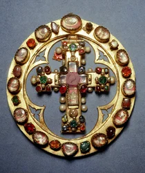 Croix en or et pierres de fabrication allemande