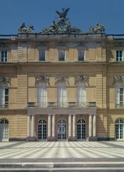 La cour en marbre, conçue par Georg Carl Heinrich von Dollmann (photo)
