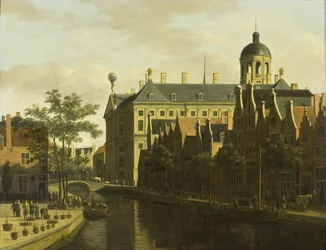 Le Nieuwezijds Voorburgwal avec le marché aux fleurs et aux arbres à Amsterdam