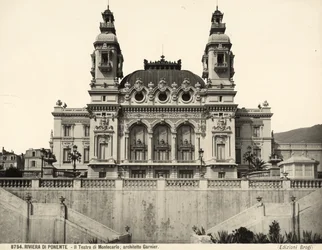 Vue de la façade du théâtre de Montecarlo, conçu par Charles Garnier. Monaco