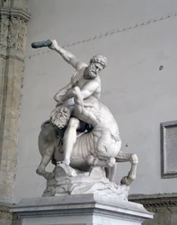 Hercule tuant le centaure (marbre)