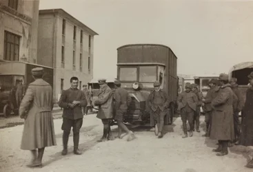 Album "Images de la guerre II": soldats italiens à Gradisca Sagrado, Gorizia, Italie