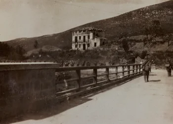 Album "Images de Guerre II" : Soldats italiens dans le Val Chiusone à Podsenica, 09/1917 (photo n/b)