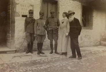 Album "Images de guerre II": Croix-Rouge et soldats italiens