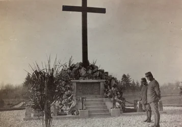 Album "Images de guerre II" : mémorial de guerre à Gradisca