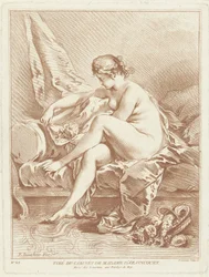Femme nue assise sur un lit avec des fleurs