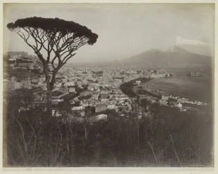 Vue de la ville de Naples, de la baie et du Vésuve