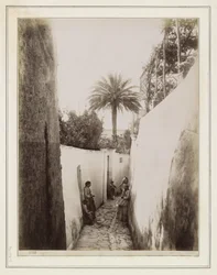Femmes et enfants dans une ruelle à Capri
