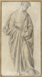 Jeune homme lourdement drapé