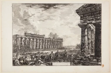 Vue des 18 colonnes latérales, dessinée du côté opposé à celui représenté dans la première planche [...]