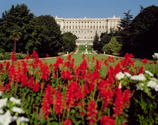 Palacio Real depuis les jardins, commencé en 1738
