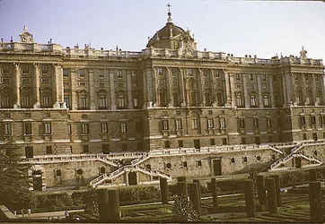 Vue de la façade sud du Palacio Real, commencé en 1738