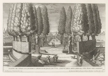 Cercle de cyprès dans les jardins de la Villa d