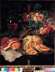 Nature morte avec citrouille, bacon, jambon, pêches et vin