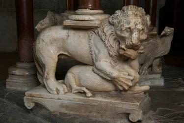 Lion, sur la chaire de l