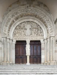 Le Jugement dernier, portail central de la cathédrale Saint-Lazare, Autun, France