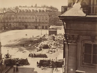 La place Vendôme à Paris après la destruction de la colonne