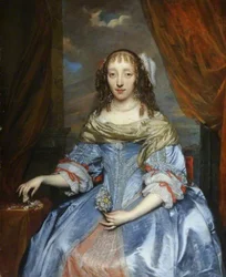 Dame en robe de satin bleu