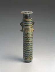 Un alabastron, 5e-4e siècle av. J.-C. (verre)