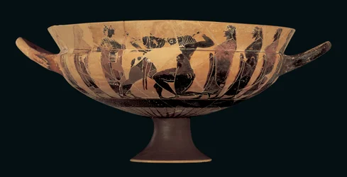 Coupe siana à figures noires attiques représentant Thésée et le Minotaure, 560-550 av. J.-C.