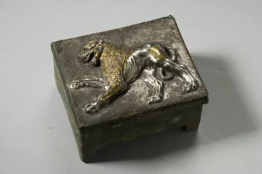 Boîte, hellénistique (argent partiellement doré)