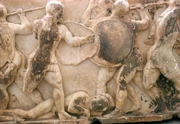 Combat pour le corps de Patrocle, frise du Trésor de Siphnos, c.525 av. J.-C.