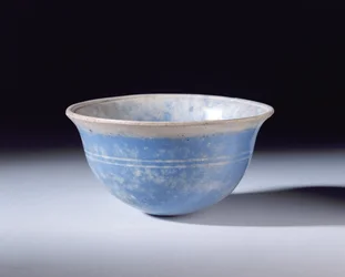 Bol hellénistique en verre bleu, 2ème siècle avant J.-C.