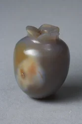 Vase Hellénistique en forme de fruit (calcédoine)