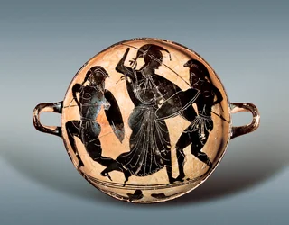 Guerre de Troie : la déesse Athéna lutte entre Hector et Achille. VIe siècle av. J.-C. Kylix (coupe à boire) à figures noires en céramique, Musée archéologique de Catalogne, Barcelone.