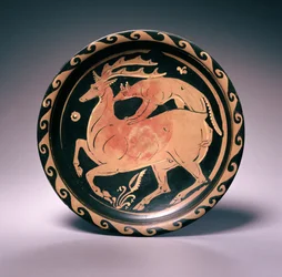 Plat à figures rouges apulien, attribué au peintre Lampas, vers 350-325 av. J.-C. (terre cuite)