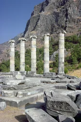 Ruines et rocher de l
