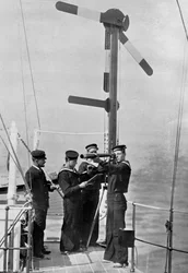 Signaux par sémaphore à bord du HMS Camperdown, 1895