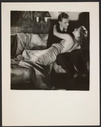 [Homme et femme s