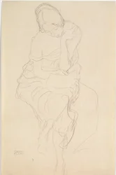 Femme assise sur un tabouret de face