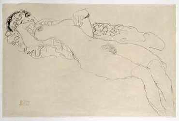 Femme nue tournée vers la gauche