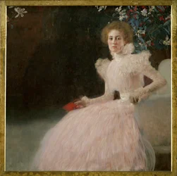 Mme Sonja Knips
