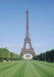 La Tour Eiffel, vue vers le Palais de Chaillot, construite 1887-89