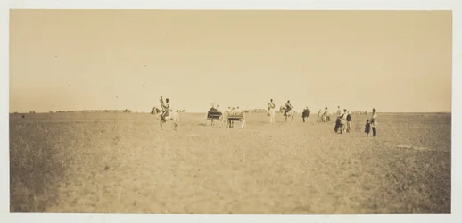 Sans titre [visiteurs regardant des manœuvres militaires], 1857