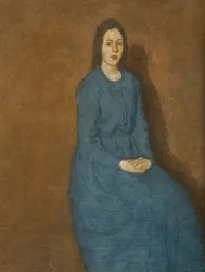 Une jeune femme en bleu